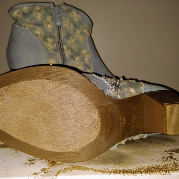 Denim Cowboy booties - Picture 2 of 3